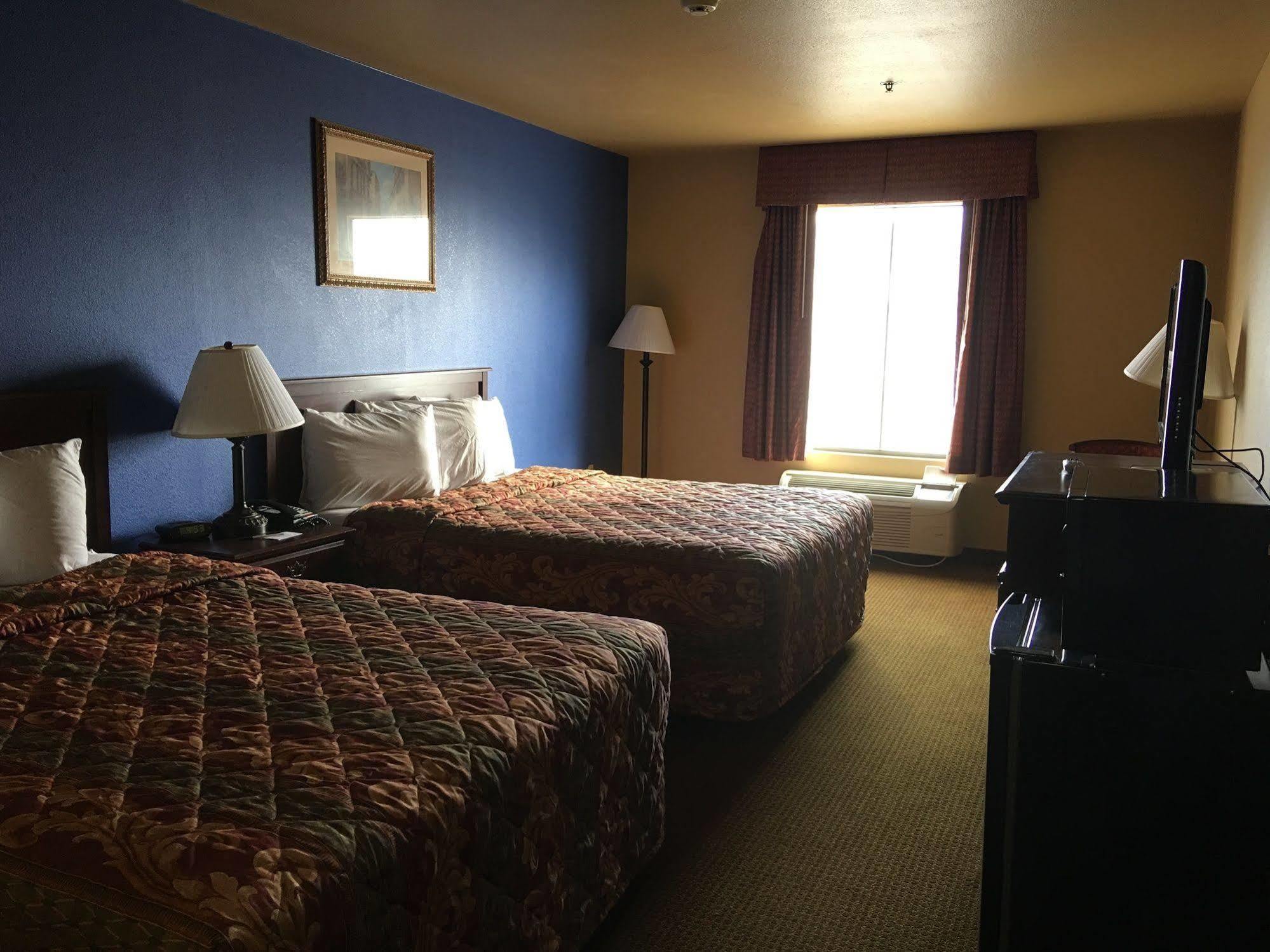 Econo Lodge Inn & Suites Greenbrier Exterior photo